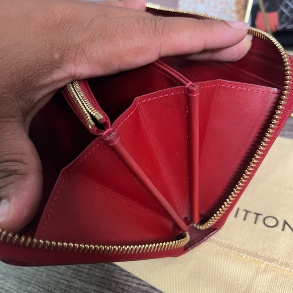 Louis Vuttion Vernis Wallet - Picture 16 of 17